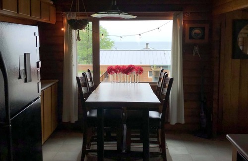 Craig Cabin | Good Vibes Cabin - Car rental available!