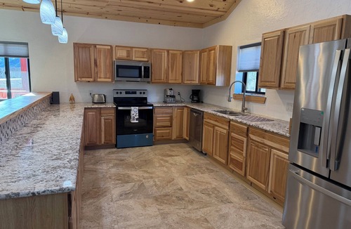 Rio Vista Estates Cabin | Gorgeous 2B/2BA New Cabin w Big Mountain/River Views