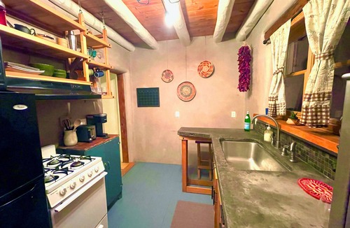 South Capitol Apartment | Gorgeous Adobe Unit With Yard