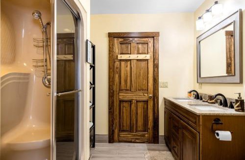 Beaver Cove House | Gorgeous Cottage with Hot-tub and Games in Beaver Cove, Maine
