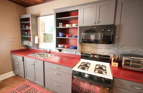 Holly House | Gorgeous Garden St. House -Close to Downtown, Shops, Cafes, Parks, Music, Trails