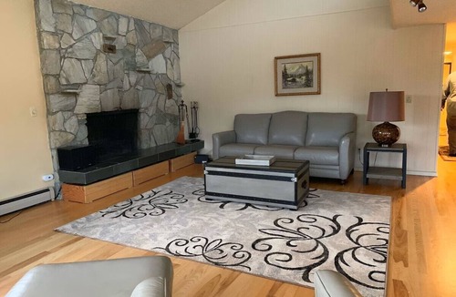 South Addition Apartment | Gorgeous home w/Sauna downtown Anchorage. Walk to dine, coffee & attractions