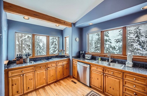 Intermountain House | Gorgeous Mountain Home Just Minutes drive to the Slopes