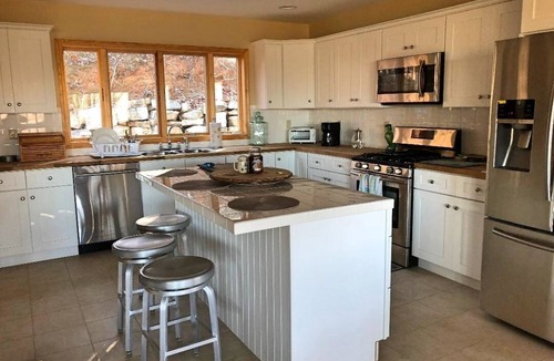 Roan Mountain House | Gorgeous Mountain View 8 miles from Appalachian Trail