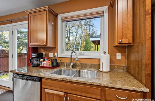 Eagle River House | Gorgeous Mountain Views, peaceful retreat with Hot Tub, Fenced Yard & Huge Deck!