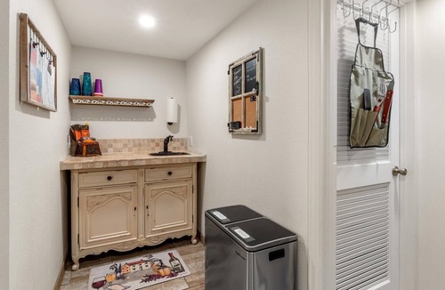 Southwest Colorado Springs Apartment | Great for families with beautiful Mountain Views. Monthly rates available