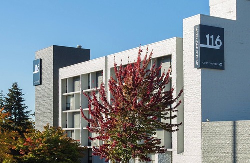 Wilburton Hotel | Great Location & Amenities! Private Parking, Seasonal Pool, Pets Allowed!