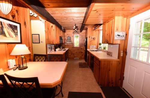 Eidelweiss Village House | Great Petfriendly Home Walking Distance to Middle Pea Beach w/Canoe + Kayak