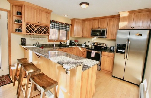 Carroll House | Great Ski Area Views, Child ready Town House. New for 2024 Air conditioning