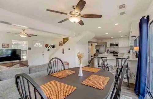 Edgewater Beach House | Green Dacha- Hill Country Lake Access/SUP Rental