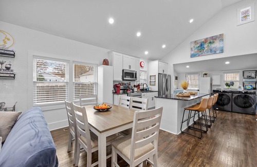 Oakley House | Green Door Cottage | Charming Mid-Term Near Downtown Asheville