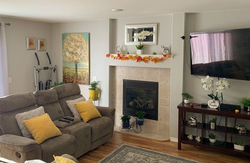 Abbott Loop House | Green Oasis Getaway in Lovely Quiet Neighborhood