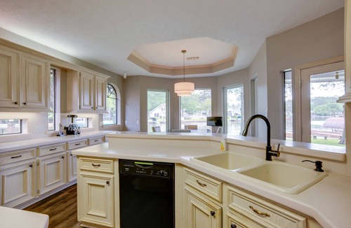Walden on Lake Conroe House | Grills & Boat Dock: ‘Comfy Cove’ on Lake Conroe