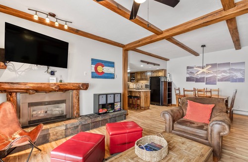 Steamboat Springs Condo | ⭐️ Ground Floor ⎮ Pool, Hot Tubs, Walk to Mtn, Fireplace