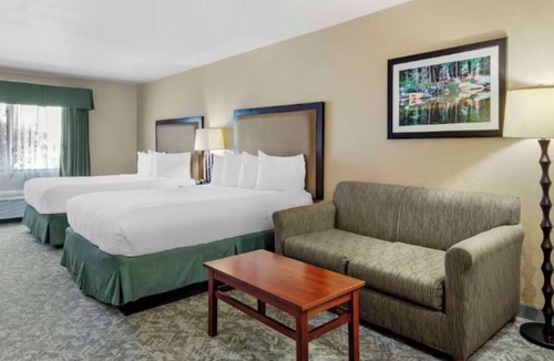 Eagle Hotel | Group Stay in Eagle | 2 Units | Pool Access