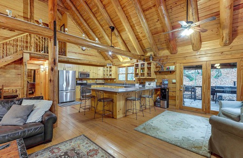 Tennga Cabin | Groups Welcome! Cozy Creek-Front Cabin in Old Fort
