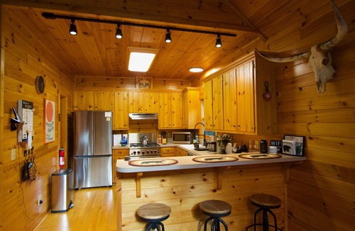 Ferguson Cabin | Guest Favorite! Luxury Cabin w Hot Tub, Fire Table & Resort Amenities