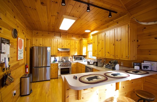 Ferguson Cabin | Guest Favorite! Luxury Cabin w Hot Tub, Fire Table & Resort Amenities