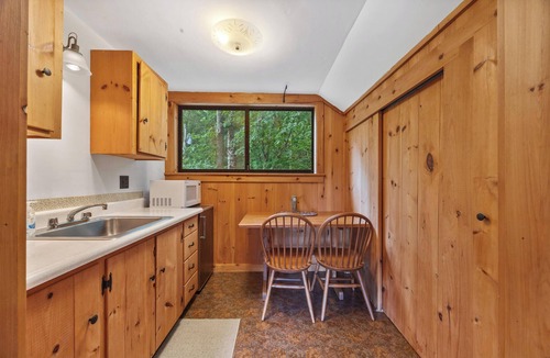 Penobscot Apartment | Guest studio with water access