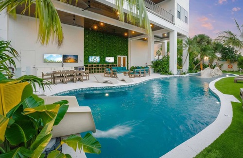 Siesta Key House | Gulf Views, Waterslide, Movie Room/Sports Ct