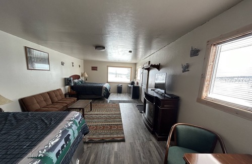 Buffalo Soapstone Cabin | Gunsight Mountain Lodge