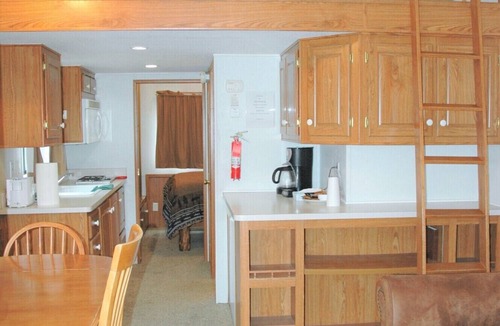 Cooper Landing Apartment | Gwin's Lodge Poplar Chalet #2