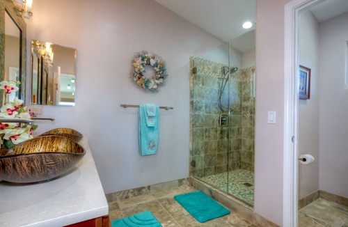Kamuela House | Hale Ka Nani stunning ocean and mountain views, 1 bdrm/1 bath kitchen & laundry