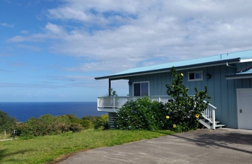 Honokaa House | Hamakua Coast Home- Ocean views, private, clean and friendly
