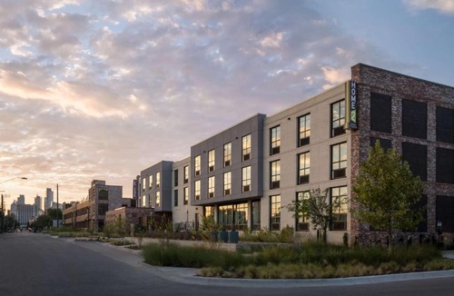 Holly Hotel | Hampton Inn by Hilton Austin Downtown East Side