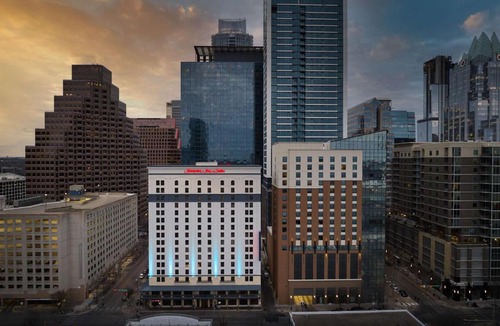 Waller Creek District Hotel | Hampton Inn & Suites Austin - Downtown