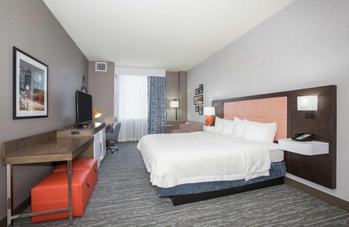 Uptown Hotel | Hampton Inn & Suites Denver-Downtown
