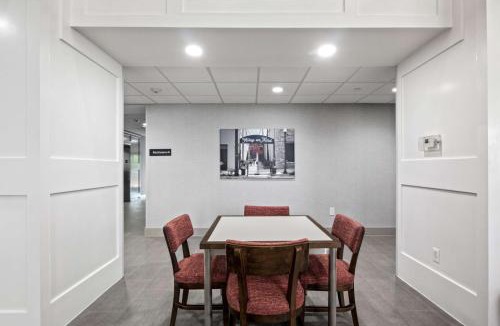 Mount Pleasant Hotel | Hampton Inn & Suites Mount Pleasant