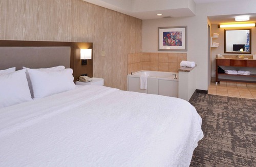 Wilmington Hotel | Hampton Inn & Suites Wilmington