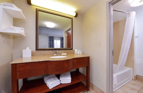 Wilmington Hotel | Hampton Inn & Suites Wilmington