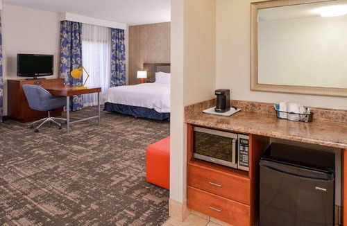 Wilmington Hotel | Hampton Inn & Suites Wilmington