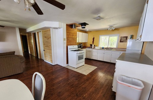 Kenny Lake House | Hannah's Hideaway: 3 Bedroom Rural Cabin