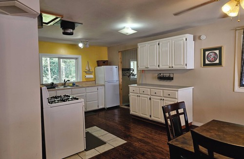 Kenny Lake Cabin | Hannah's Hideaway: 3 Bedroom Rural Cabin