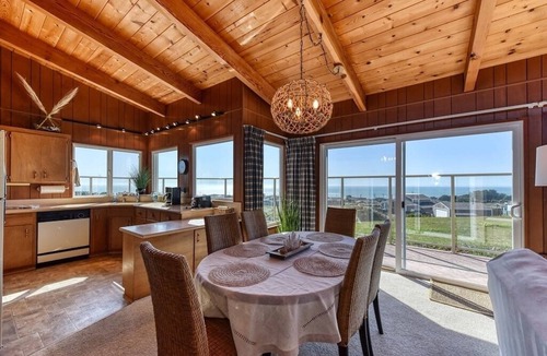 Sereno del Mar House | Hansen's Bodega Bay Getaway-Walk to Beach!