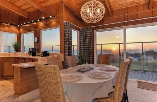 Sereno del Mar House | Hansen's Bodega Bay Getaway-Walk to Beach!
