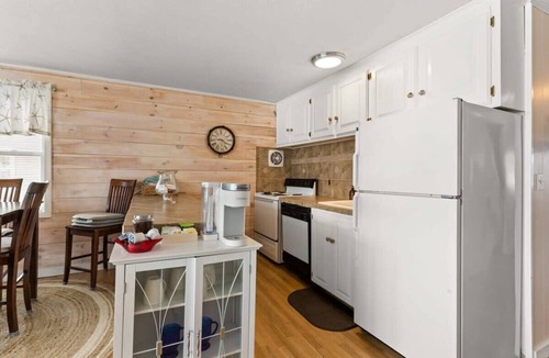 Hampton House | Harris Ave Hideaway | Harbor Deck | Walk to Beach