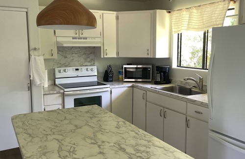Hawi House | Hawi Hideaway, quiet home in small country town