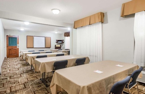 Seville Hotel | Hawthorn Extended Stay by Wyndham Seville