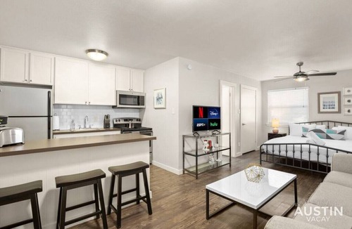 Barton Hills Apartment | HC #102 xxxxxxxxxxxx