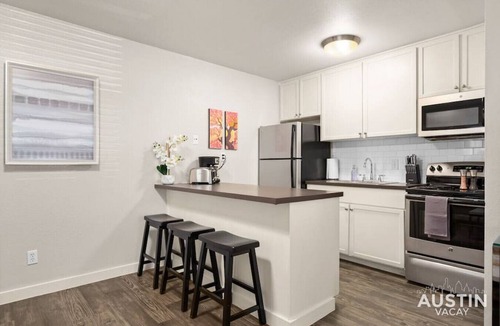 Barton Hills Apartment | HC #102 xxxxxxxxxxxx