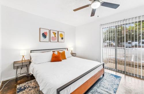 Bouldin Apartment | Heart of SoCo 2BR and 1BR King Suites with Free Parking, Pool, and Laundry Center