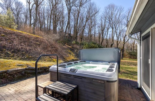 Blowing Rock House | Hearthstone
