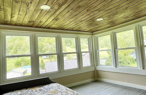 Burnsville House | Heavenly Lane Farm Home - Pet Friendly - Mountain View’s - Fresh Remodel