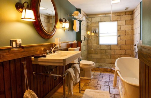 Blowing Rock Hotel | Hellbender Bed & Beverage