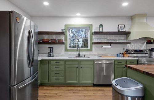 Pikeville House | Hemlock Haven - Fall Creek Falls Escape -Sleeps 16