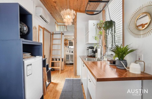 Blackshear-Prospect Hill House | HGTV Featured Tiny Home w Hot Tub Near East 6th St